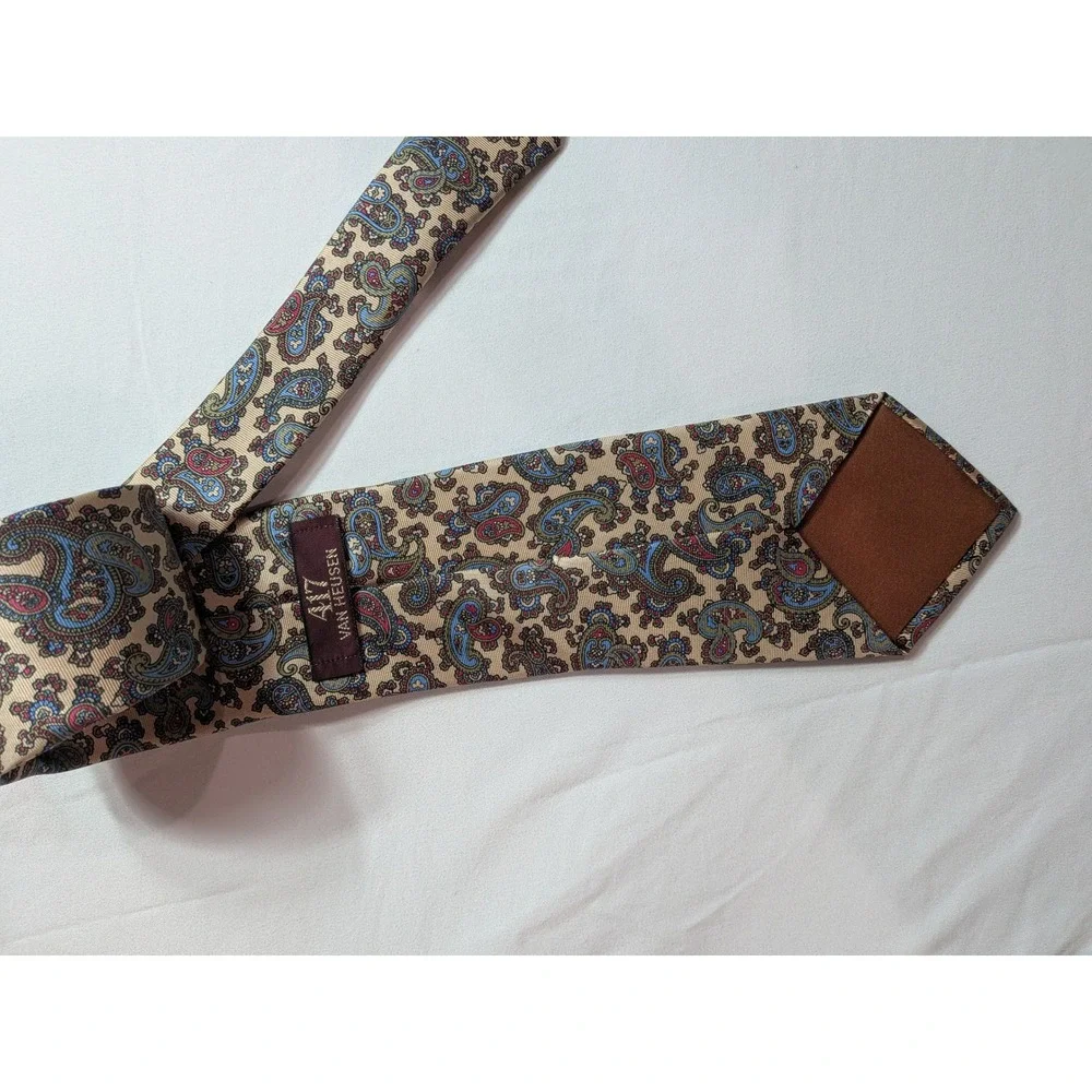 Van Heusen 417 Mens Tan Blue Red Paisley 100% Silk Necktie RN 43170